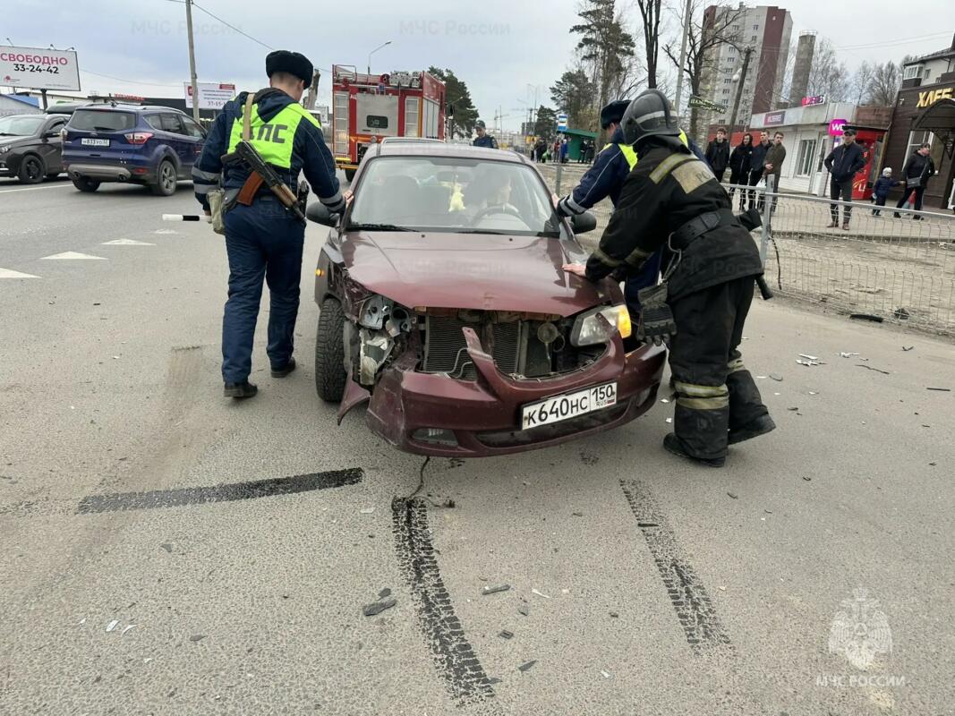 Две легковушки столкнулись в Брянском районе накануне