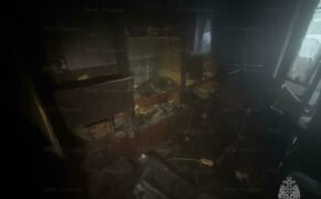 Пожарные спасли человека из горящей квартиры в Брянске