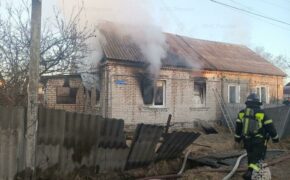 Мужчина погиб на пожаре в посёлке Чайковичи утром в понедельник