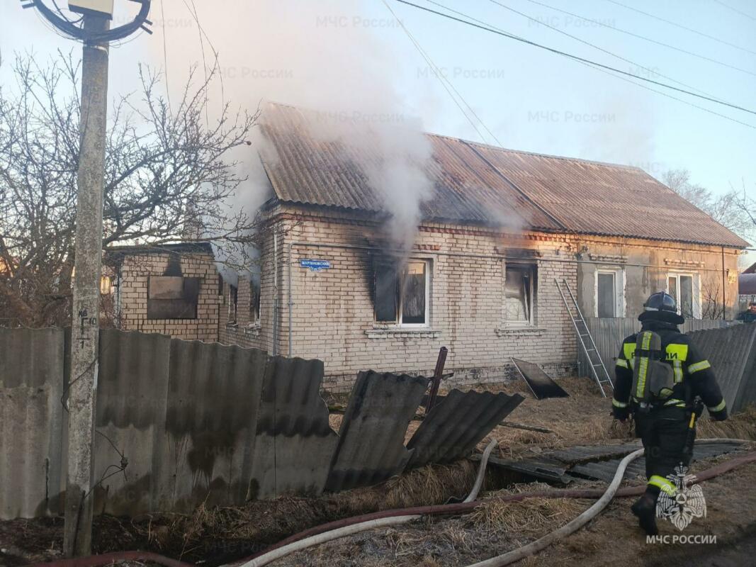 Мужчина погиб на пожаре в посёлке Чайковичи утром в понедельник