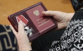 Семьям погибших военных передали госнаграды в Брянске