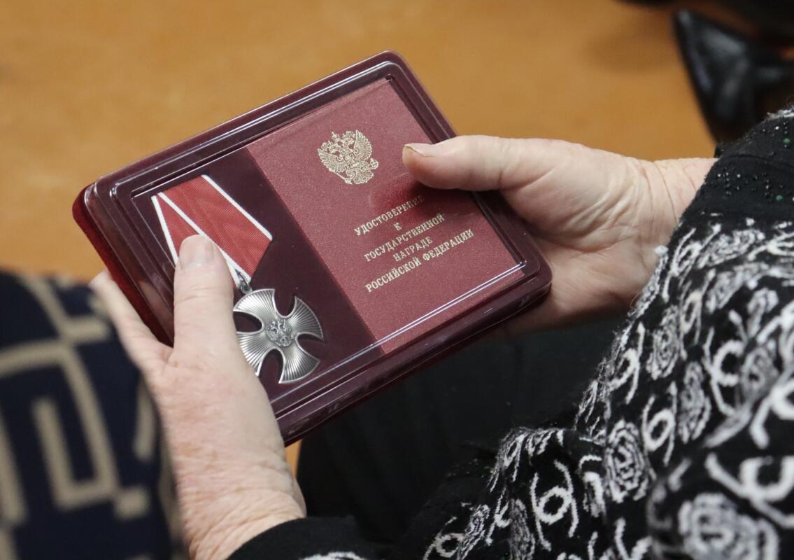 Семьям погибших военных передали госнаграды в Брянске