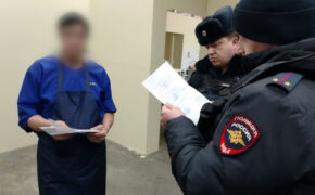 Незаконно трудившихся на хлебозаводе 25 мигрантов оштрафовали полицейские в Брянске