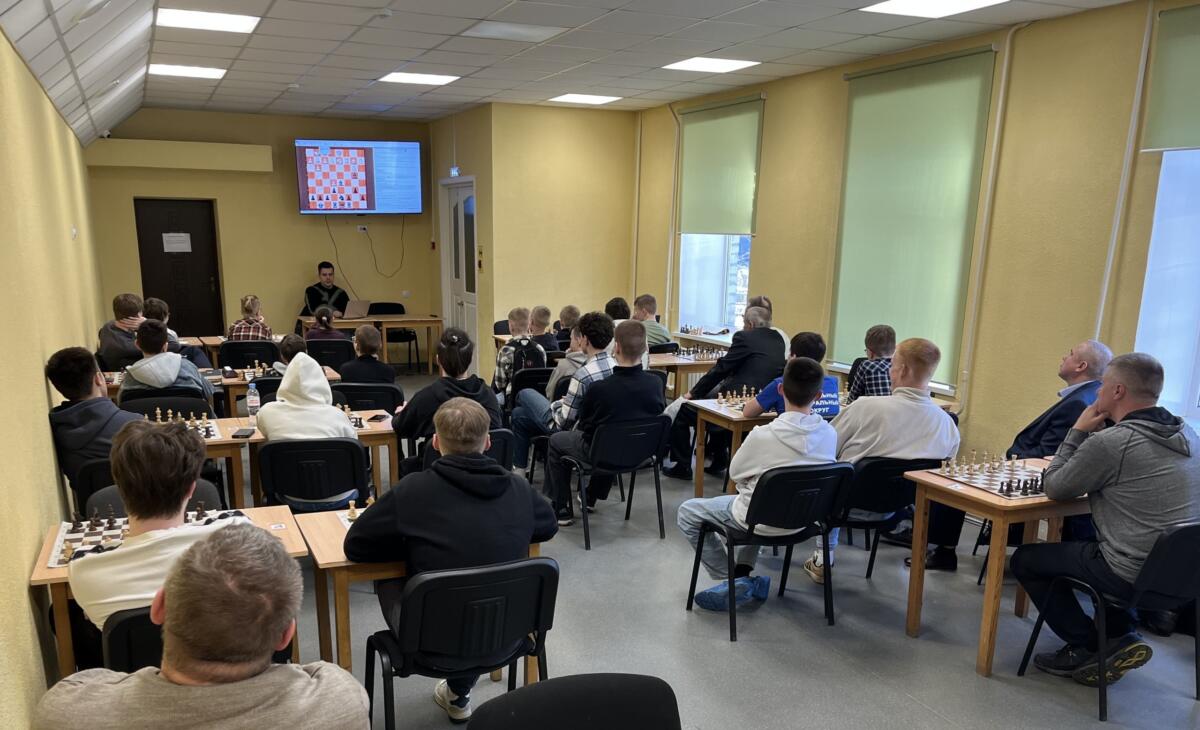 Международный гроссмейстер провёл мастер-класс в Брянске