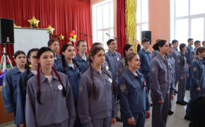 Полицейские вручили удостоверения «Юных стражей порядка» брянским студентам