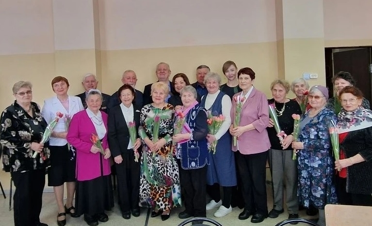 Жительниц  Володарского района Брянска поздравили с 8 Марта