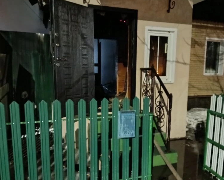 Дом сгорел в посёлке Радица-Крыловка минувшей ночью