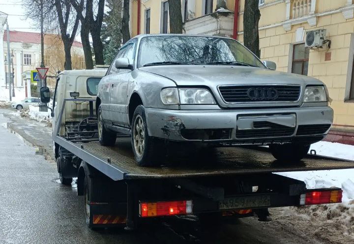 43 водителя нарушили правила парковки в Брянске за два дня