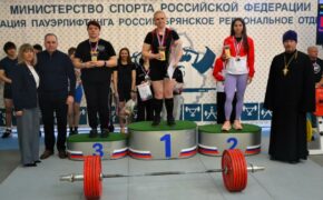 Брянские спортсменки выиграли турнир по пауэрлифтингу