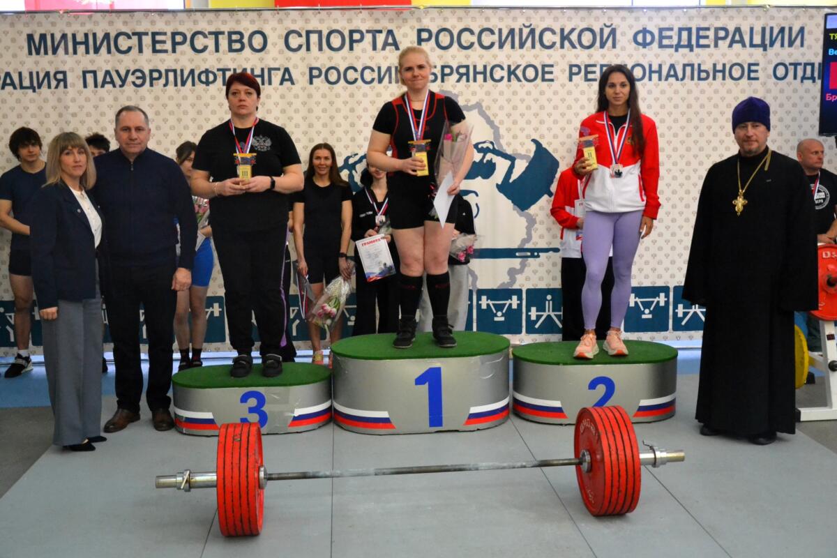 Брянские спортсменки выиграли турнир по пауэрлифтингу