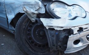 В Жуковке накануне под машину попал мужчина