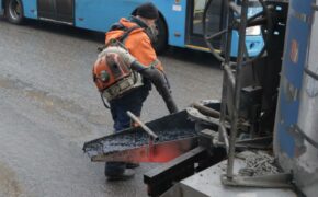 Ямочный ремонт дорог проходит в Брянске
