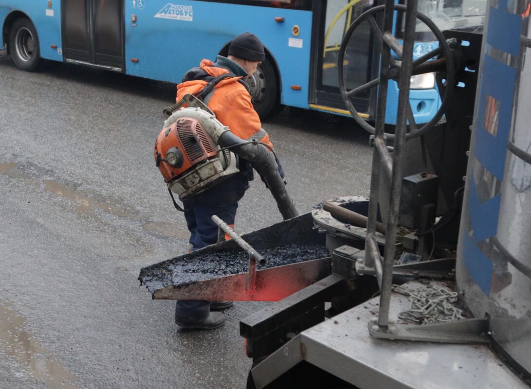 Ямочный ремонт дорог проходит в Брянске