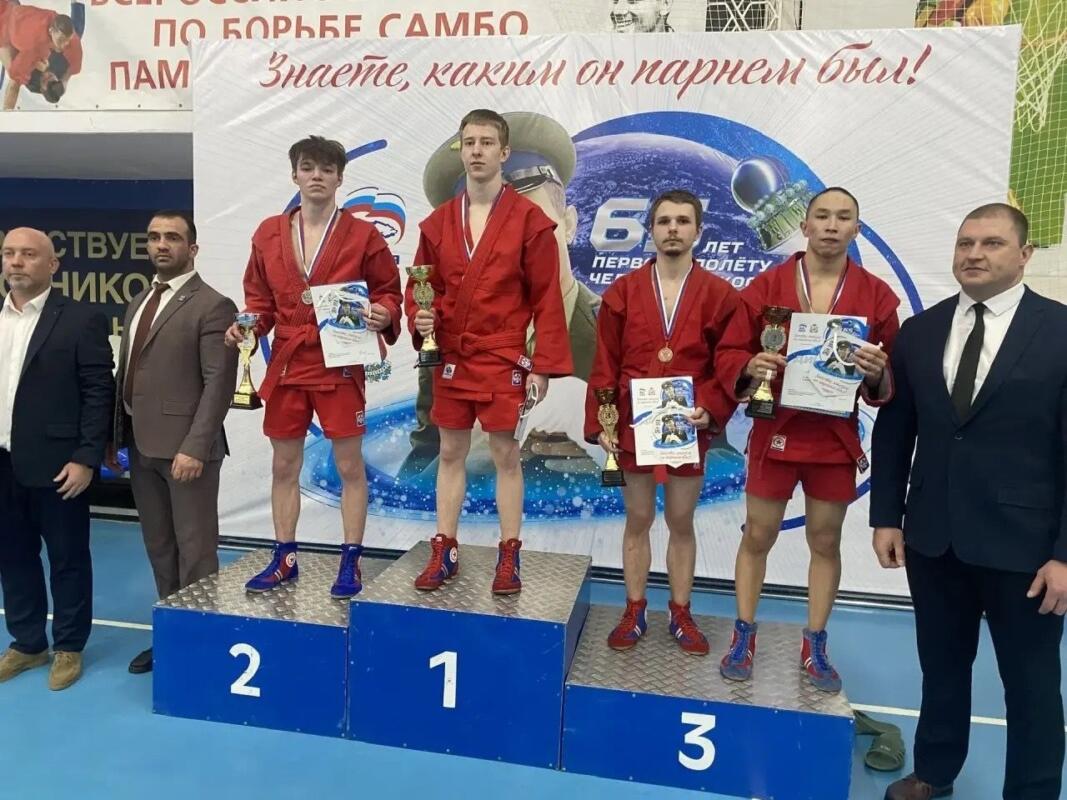 Брянские самбисты завоевали три медали на всероссийском турнире