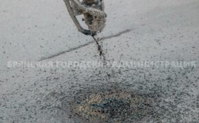 Установка «Белта» ремонтирует дороги в Брянске