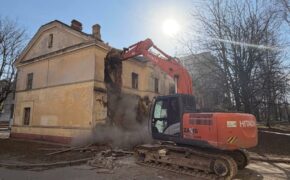 Аварийный дом снесли на улице Пушкина в Брянске