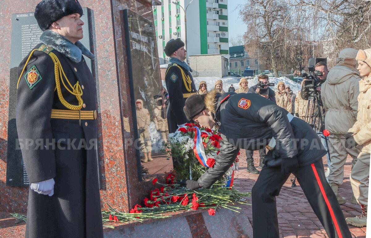 Памятный митинг в честь героев-десантников прошёл в Брянске