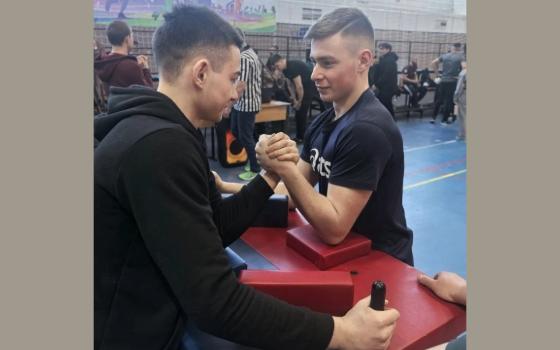 Боец отряда «БАРС -Брянск» победил на турнире по армрестлингу