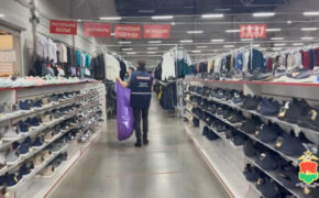 Торговлю контрафактной одеждой под видом известных брендов пресекли полицейские в Брянске