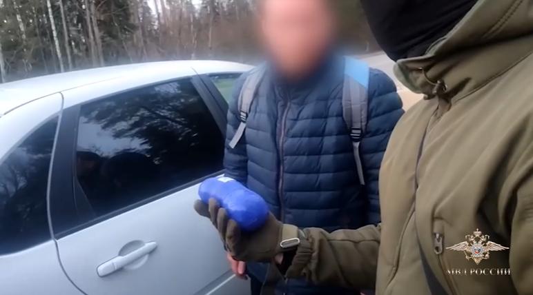 Стражи порядка задержали наркодилеров в Брянской области