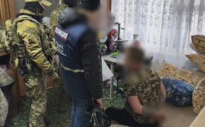 Брянские стражи порядка задержали подозреваемых в краже денег у участника СВО