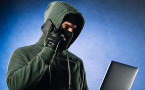 Лжеоператоры сотовой связи обманули троих брянцев за неделю