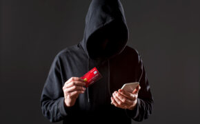 Лжеэксперты по инвестициям обманули двух жительниц Брянской области