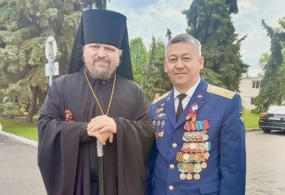 Идущий поперек хребтов