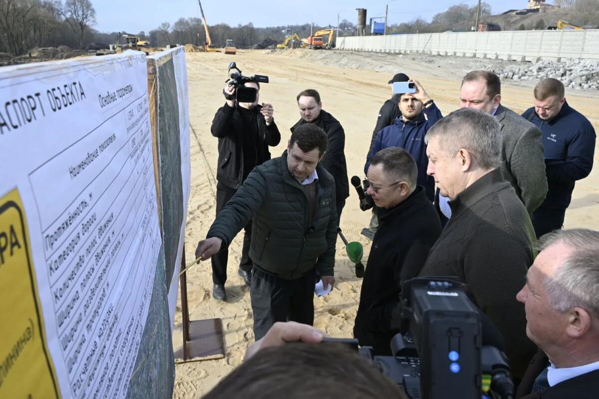 Министр строительства и ЖКХ РФ посетил стройку новой дороги в Брянске