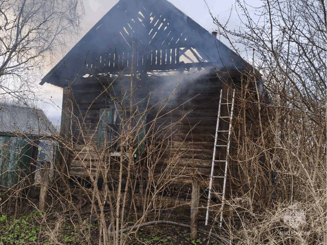 Мужчина погиб на пожаре в жилом доме в Клинцовском районе накануне