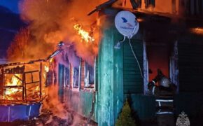 Жилой дом сгорел накануне вечером в Карачевском районе