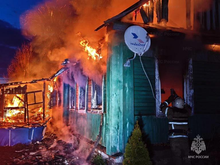 Жилой дом сгорел накануне вечером в Карачевском районе