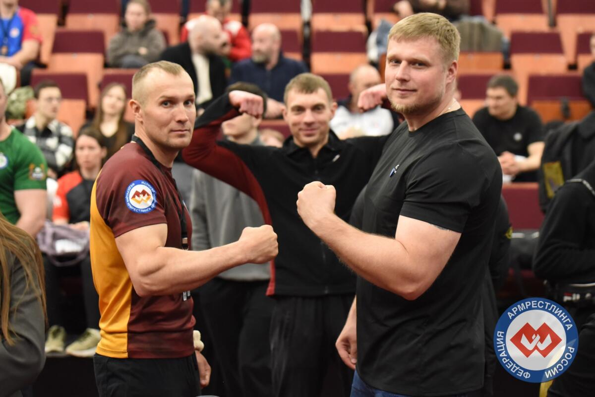 Брянец завоевал два «серебра» на чемпионате России по армрестлингу
