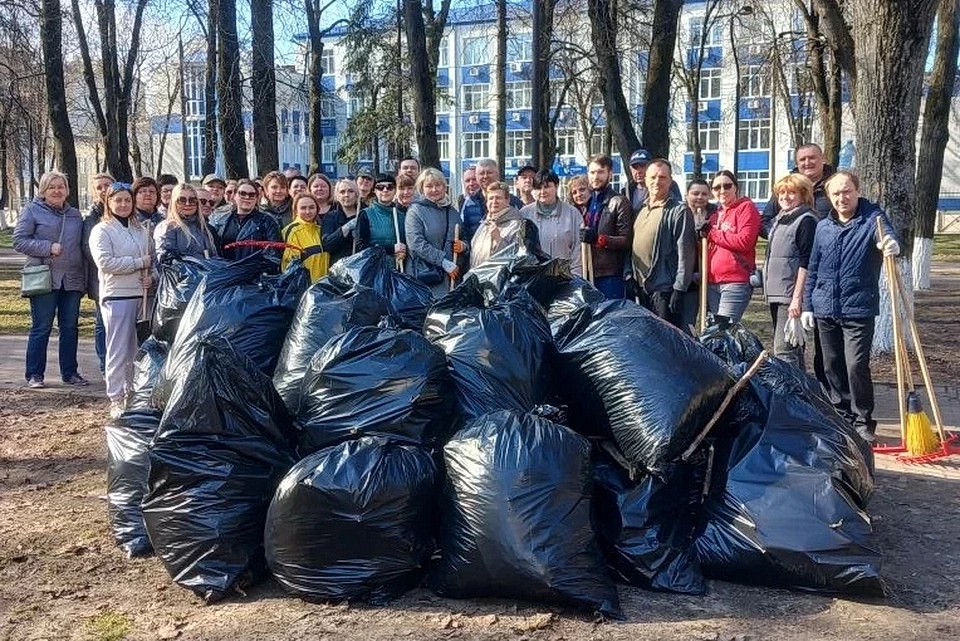 Более пяти тысяч горожан вышли на уборку Брянска накануне