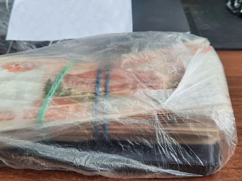 Очередного курьера мошенников задержали брянские полицейские