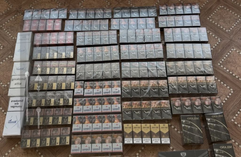 В Комаричах полицейские пресекли торговлю контрафактными сигаретами