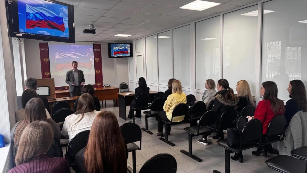 Государственные служащие Брянской области объединились для киноурока мужества перед 9 Мая