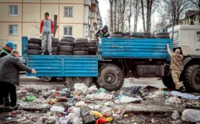 Мусор у бака, но не в баке: кто в Брянске отвечает за стихийные свалки