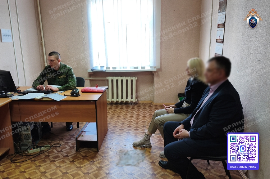 Двоих сотрудников брянской коммерческой организации обвиняют в получении взятки