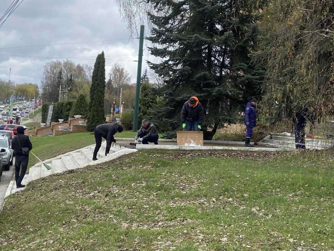 Памятник Болгарским патриотам отремонтировали сотрудники предприятия в Брянске