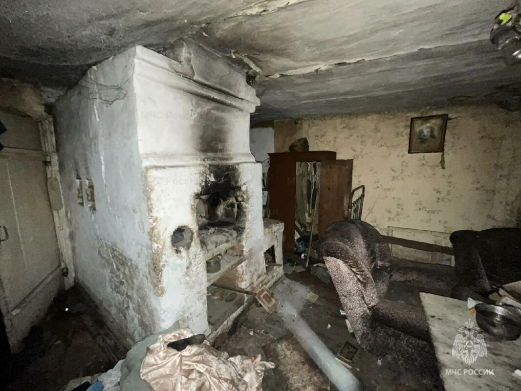 Пожарные спасли человека из горящего здания в Новозыбкове