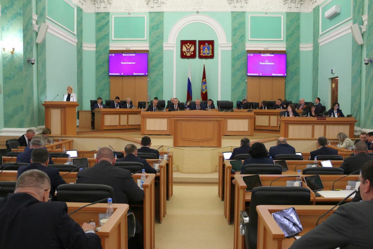 Брянские депутаты присвоили пяти населённым пунктам почётные звания.