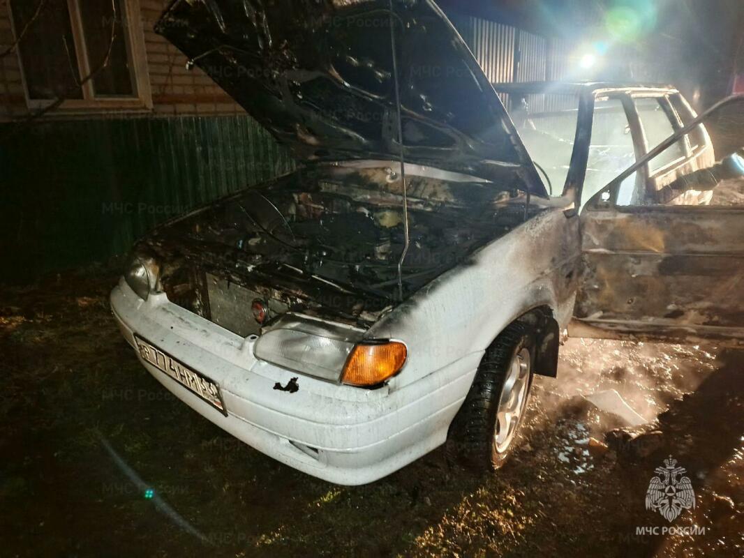 Легковой автомобиль сгорел утром в Сураже