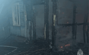 Человек погиб на пожаре в жилом доме в Клетне утром