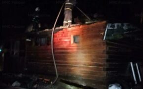 Жилой дом сгорел в Карачаевском районе ночью в воскресенье