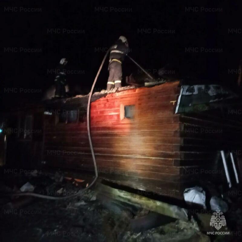 Жилой дом сгорел в Карачаевском районе ночью в воскресенье