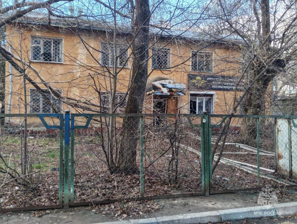 В заброшенном здании в Брянске накануне в огне погиб мужчина