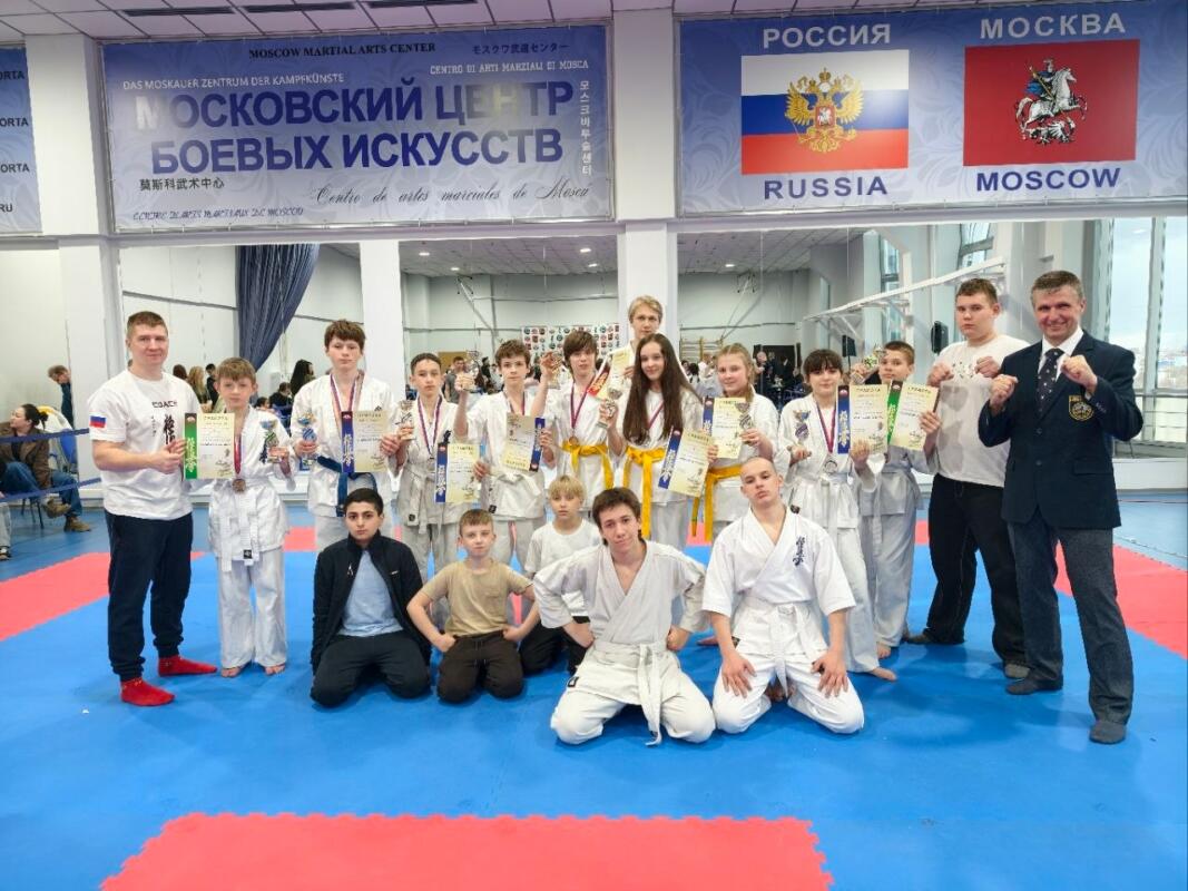 Брянские каратисты привезли девять медалей с турнира в Москве