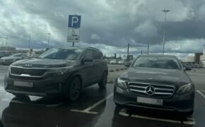 Двум водителям грозит штраф за парковку на местах для инвалидов в Брянске