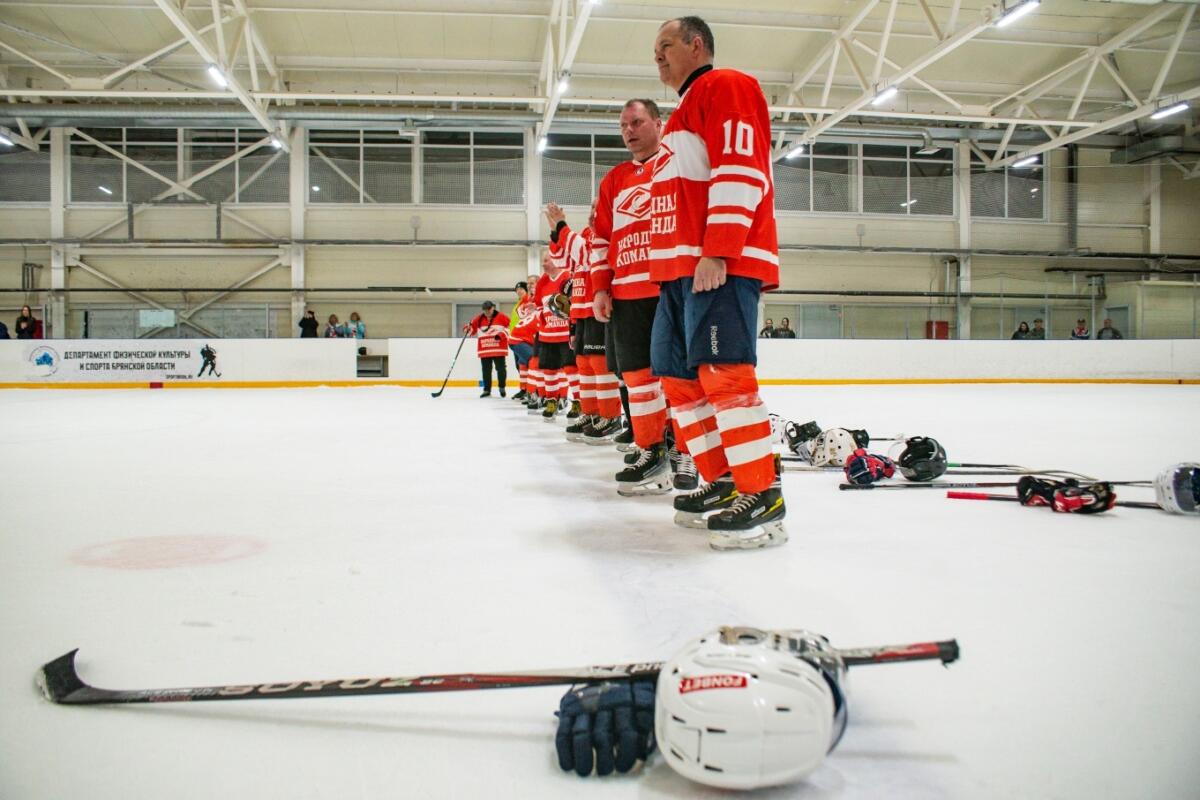 Хоккеисты брянского «Спартака» выиграли чемпионат в дивизионе «Любитель 40+»